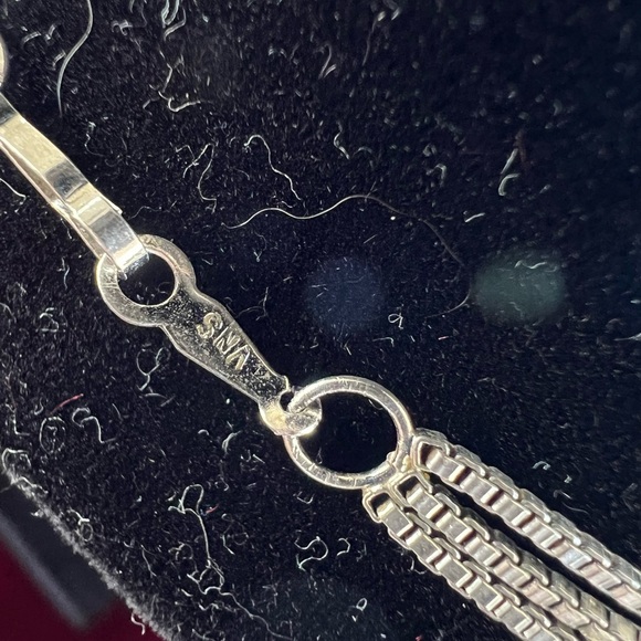 Sterling silver triple strand box chain. - Picture 4 of 5